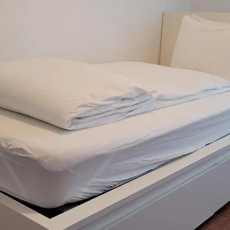 Privatunterkunft Cozy Near Airport , Metro And Train Station Lissabon