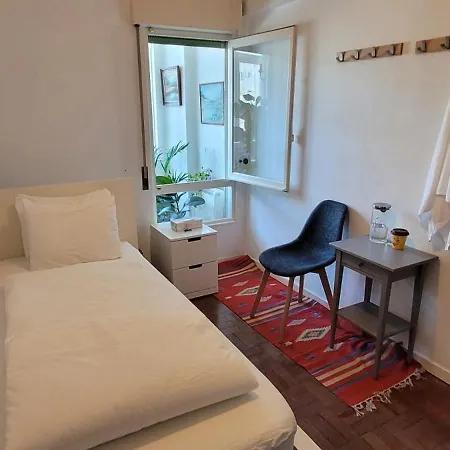 Privatunterkunft Cozy Near Airport , Metro And Train Station *